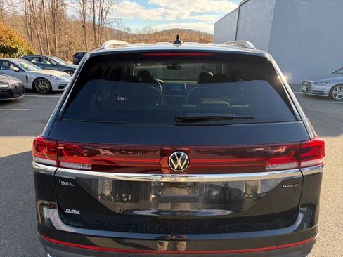 Used 2025 Volkswagen Atlas SEL image 14