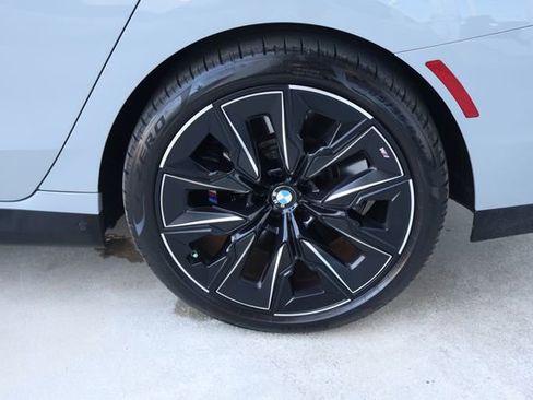 Used 2024 BMW 760i xDrive w/ Executive Package AWD/4WD image 11