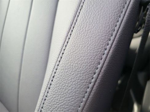 New 2025 Mercedes-Benz GLB 250 4MATIC image 15