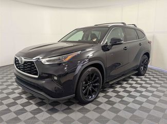 Used 2022 Toyota Highlander XLE FWD video 2
