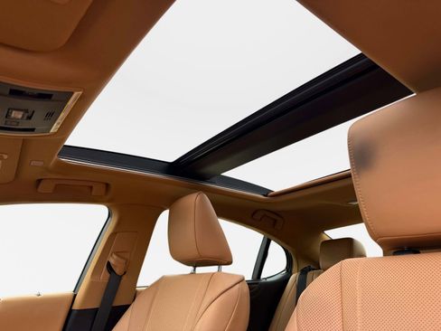 Used 2022 Lexus ES 350 Ultra Luxury w/ Accessory Package 2 image 26