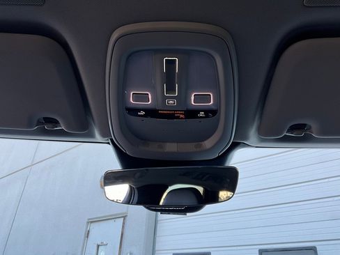 Used 2022 Volvo XC60 B5 Inscription w/ Advanced Package image 16