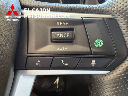 Used 2025 Mitsubishi Outlander SE FWD image 17