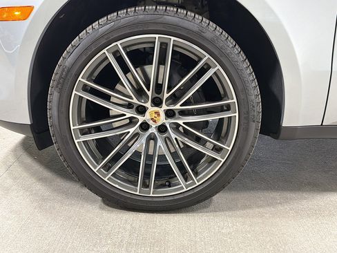 Certified 2026 Porsche Macan AWD/4WD image 42