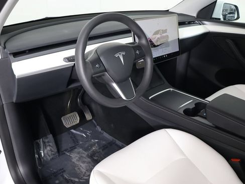 Used 2023 Tesla Model Y Long Range AWD/4WD image 23