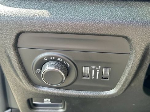 Used 2022 Jeep Grand Cherokee Altitude AWD/4WD image 27