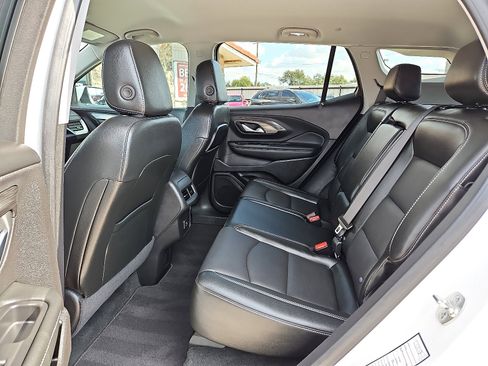 Used 2024 GMC Terrain SLT image 10