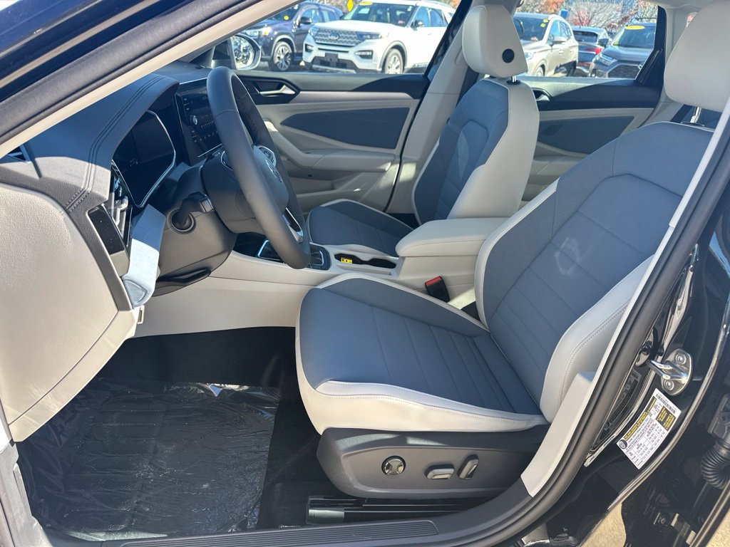 New 2027 Volkswagen Jetta SE FWD image 10