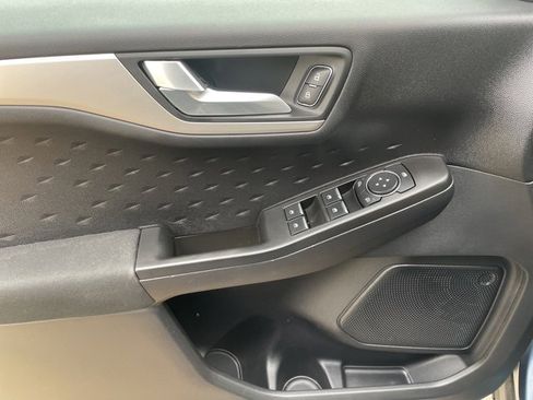 Used 2020 Ford Escape SE image 18