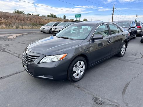Used 2007 Toyota Camry LE FWD image 2