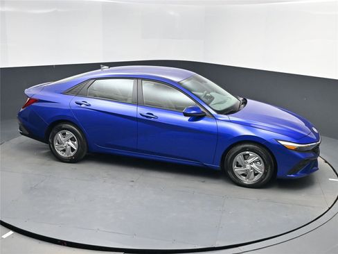 New 2026 Hyundai Elantra SE image 15