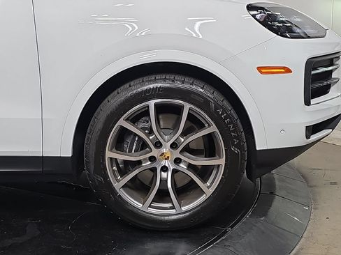 Certified 2024 Porsche Cayenne AWD/4WD image 11