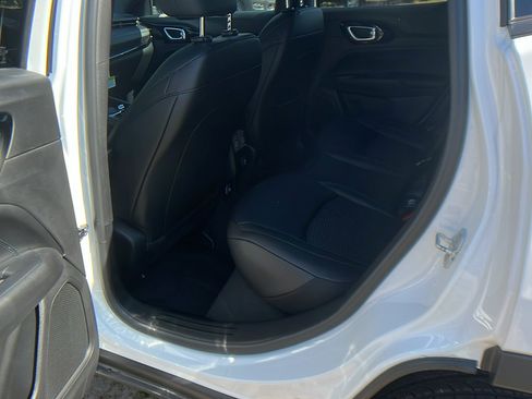 New 2025 Jeep Compass Latitude w/ Altitude Special Edition image 19