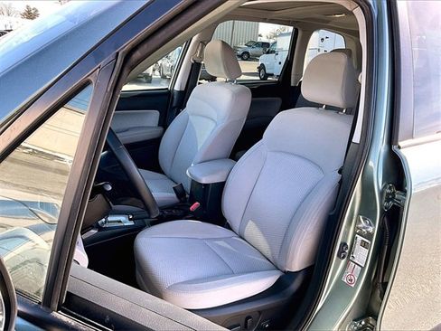 Used 2017 Subaru Forester 2.5i Premium w/ All-Weather Package image 10
