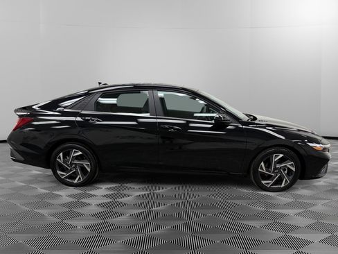 Used 2024 Hyundai Elantra SEL w/ Convenience Package image 6