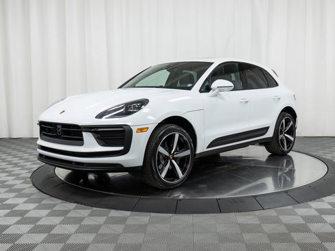 Used 2025 Porsche Macan image 1