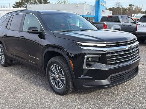 New 2026 Chevrolet Traverse LT image 3