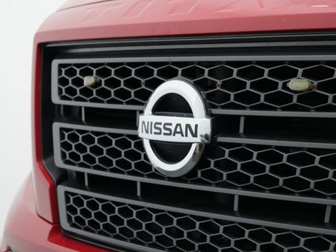 Used 2022 Nissan Titan SV RWD image 7