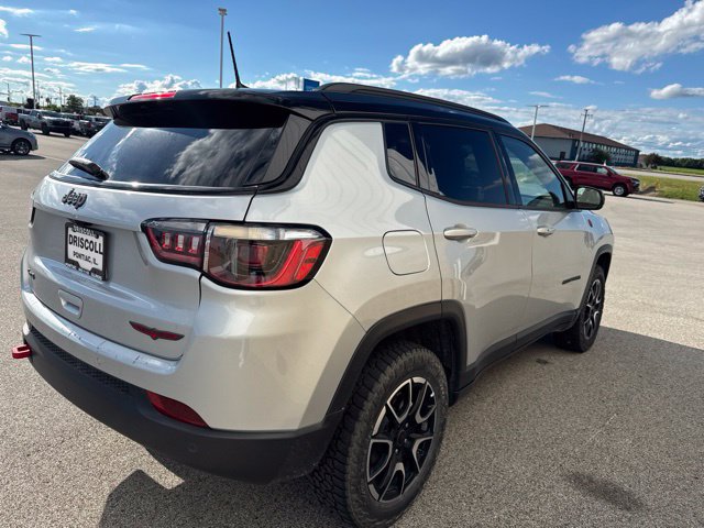 Used 2025 Jeep Compass Trailhawk AWD/4WD image 7