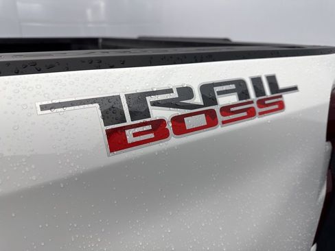 Used 2022 Chevrolet Silverado 1500 LT Trail Boss w/ Convenience Package II AWD/4WD image 40