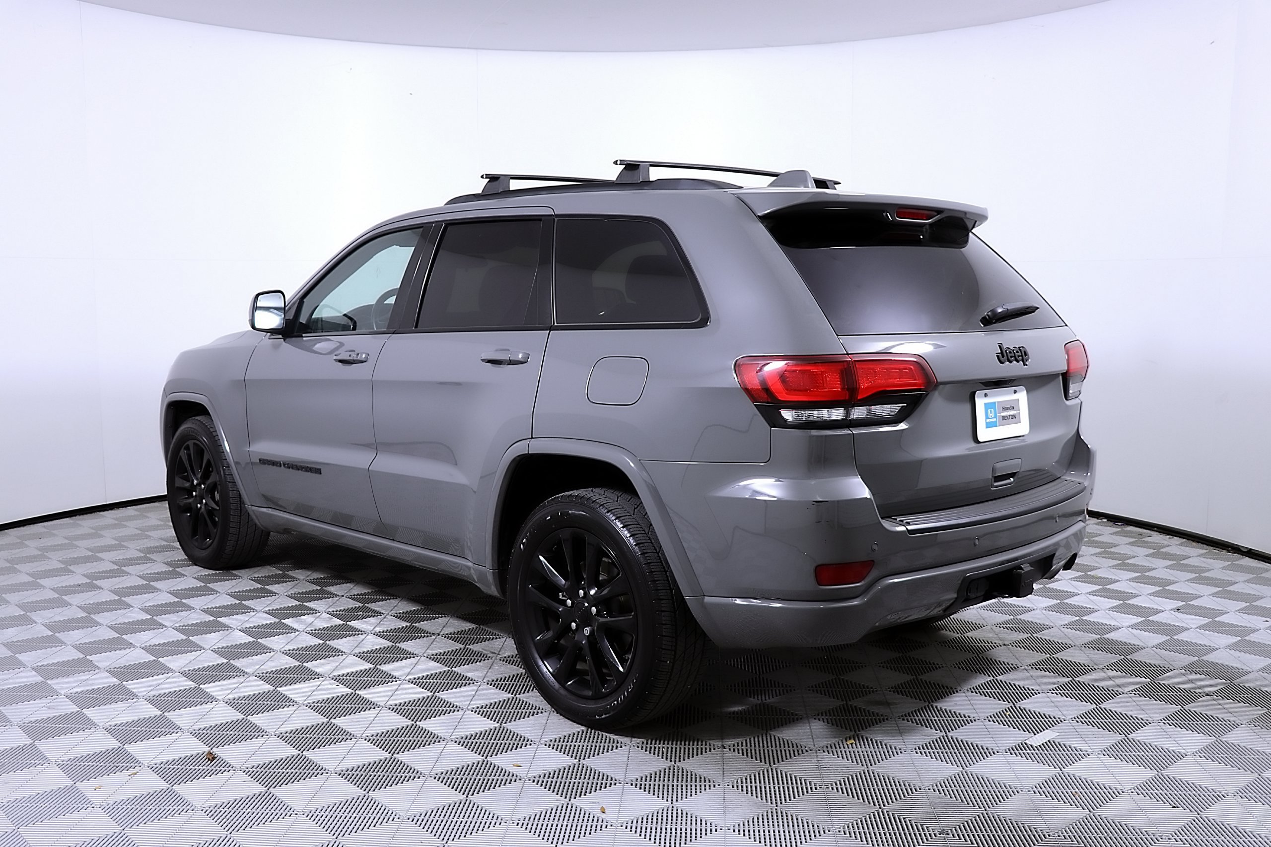 Used 2021 Jeep Grand Cherokee Laredo X RWD image 9