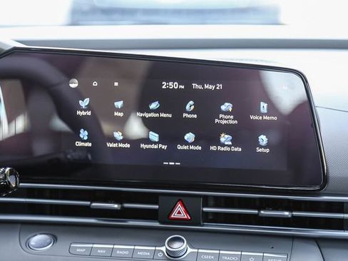 New 2025 Hyundai Elantra SEL FWD image 16
