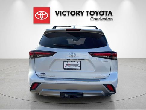 New 2026 Toyota Highlander Platinum image 4