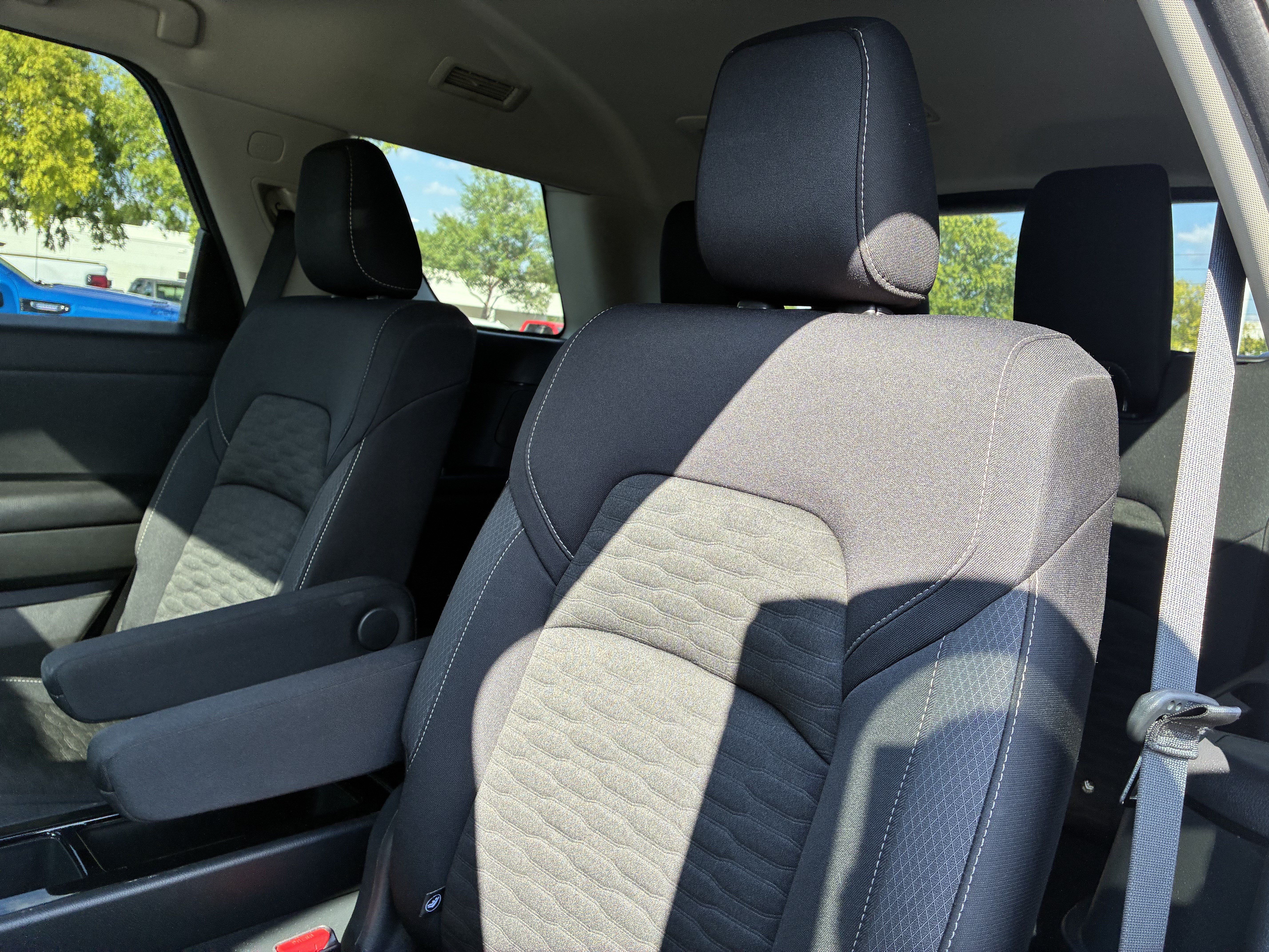 Used 2023 Nissan Pathfinder SV w/ SV Premium Package FWD image 12