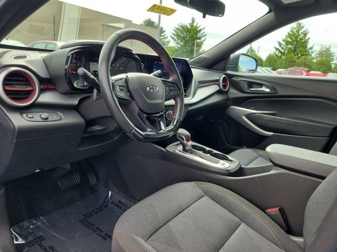 Used 2024 Chevrolet Trax RS w/ Sunroof Package FWD image 19
