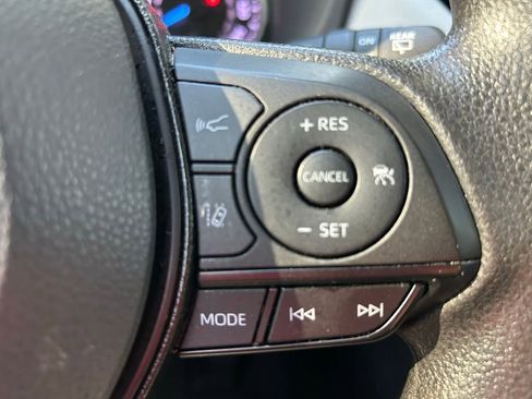 Used 2021 Toyota RAV4 XLE AWD/4WD image 19