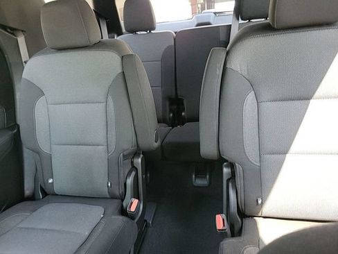Used 2023 Chevrolet Traverse LT FWD image 9