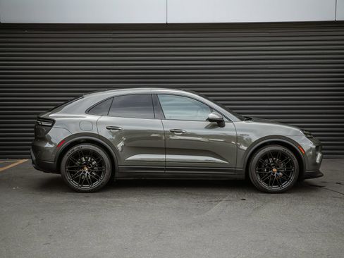 Certified 2025 Porsche Macan Electric RWD image 8