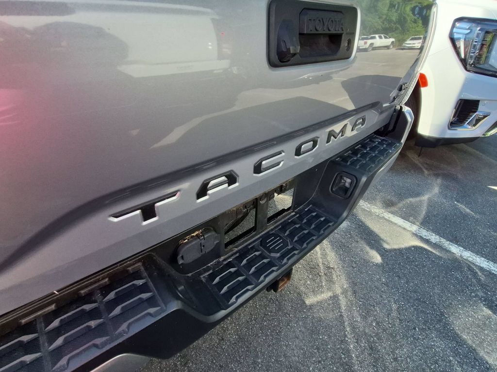 Used 2021 Toyota Tacoma TRD Sport AWD/4WD image 8