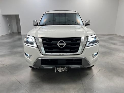 Used 2022 Nissan Armada Platinum w/ Captain's Chairs Package RWD image 3