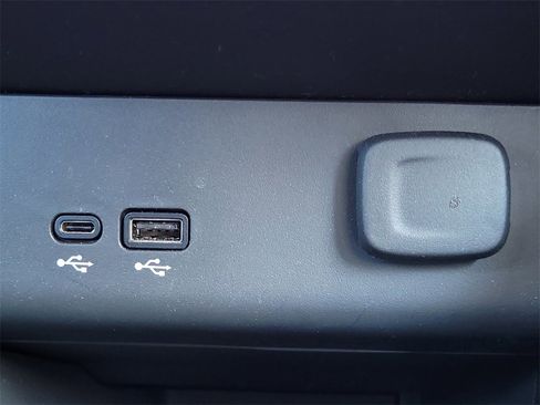 Used 2024 Buick Encore GX Avenir w/ Avenir Convenience Package image 29