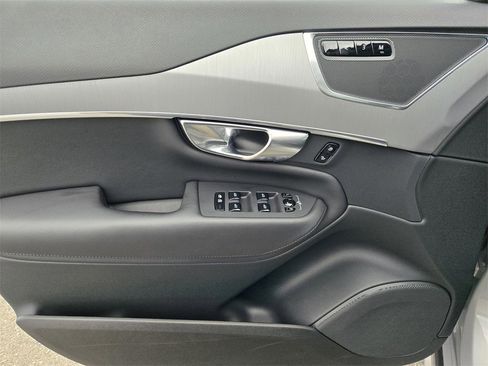 Used 2025 Volvo XC90 B5 Core image 17