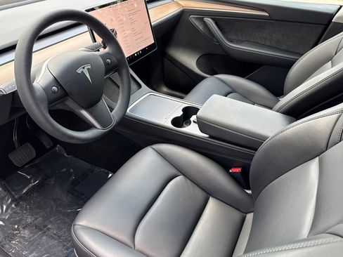Used 2024 Tesla Model Y Long Range AWD/4WD image 9