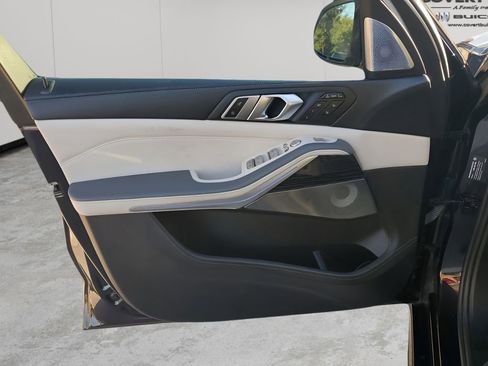 Used 2023 BMW X7 M60i w/ Executive Package image 27