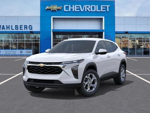 New 2026 Chevrolet Trax LS w/ LS Convenience Package FWD image 6