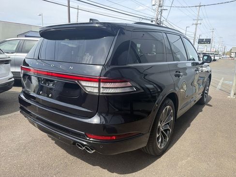 New 2026 Lincoln Aviator AWD image 3