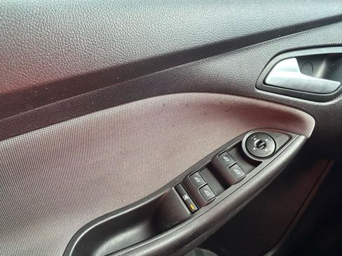 Used 2014 Ford Focus SE w/ SE Winter Package FWD image 27