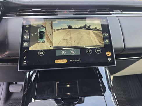 Used 2024 Land Rover Range Rover Sport SE image 19