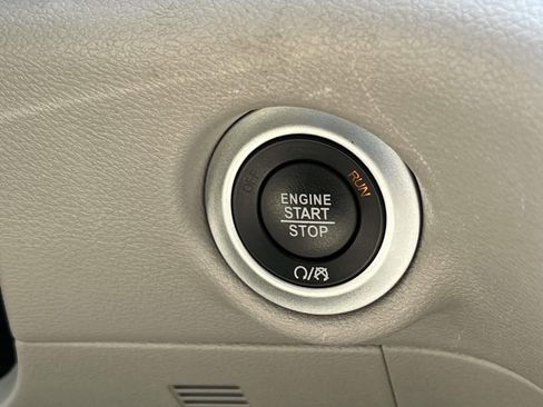 Used 2024 Chrysler Pacifica Touring-L FWD image 25