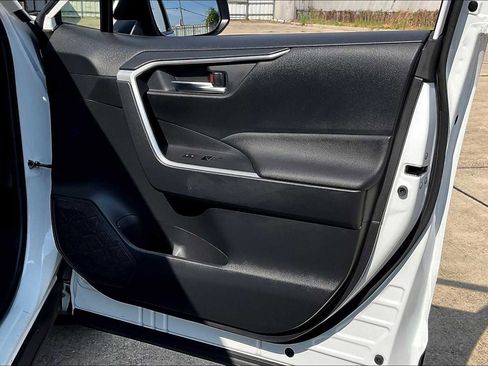 Used 2024 Toyota RAV4 SE image 19