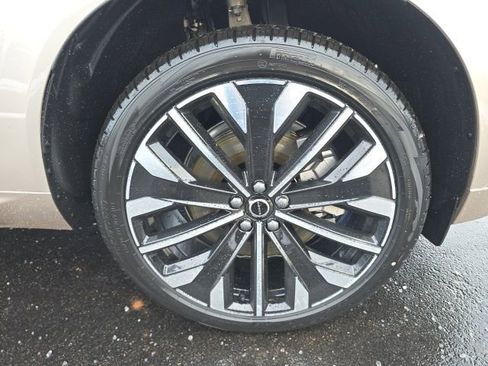 New 2026 Volvo XC60 B5 Ultra w/ Protection Package Premier AWD/4WD image 9