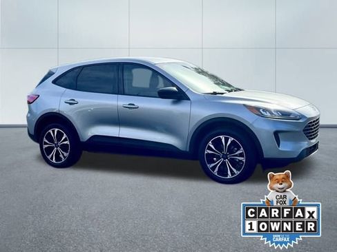 Used 2022 Ford Escape SE w/ SE Sport Appearance Package image 19