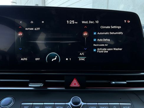 Used 2025 Hyundai Elantra SEL image 31