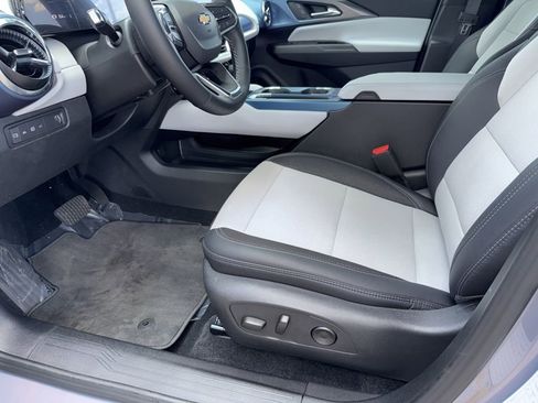 Used 2025 Chevrolet Equinox EV LT FWD image 19