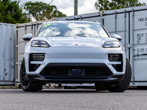 Used 2025 Porsche Macan Turbo Electric AWD/4WD image 8