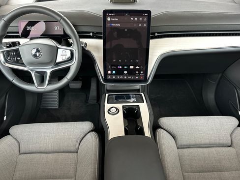 Certified 2025 Volvo EX90 Ultra AWD/4WD image 14
